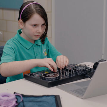 Olive taking part in CTRL DJ School
